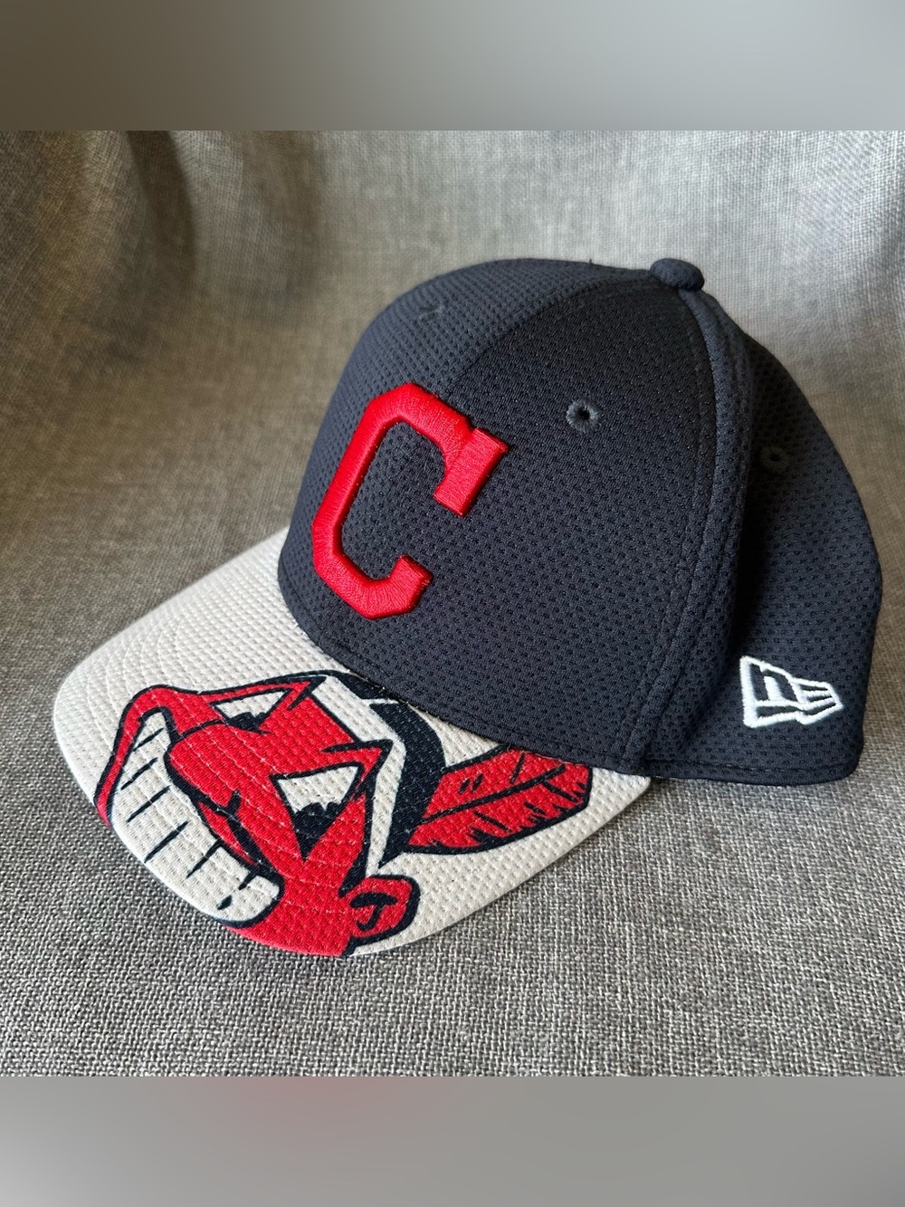 New Era Cleveland Guardians Youth 39Thirty Fitted Cap Hat